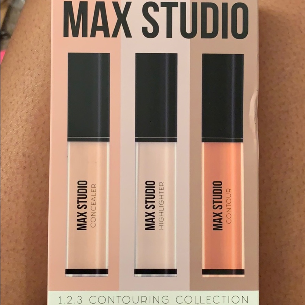 1.2.3 Contouring Collection by Max Studio